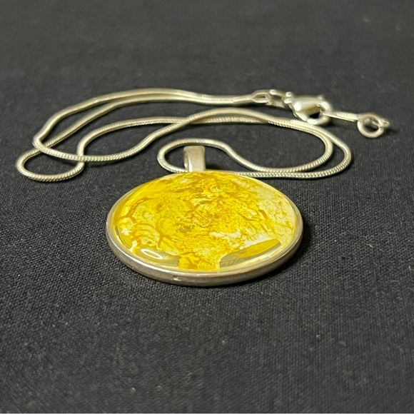 Yellow Pendant Necklace - Picture 4 of 10
